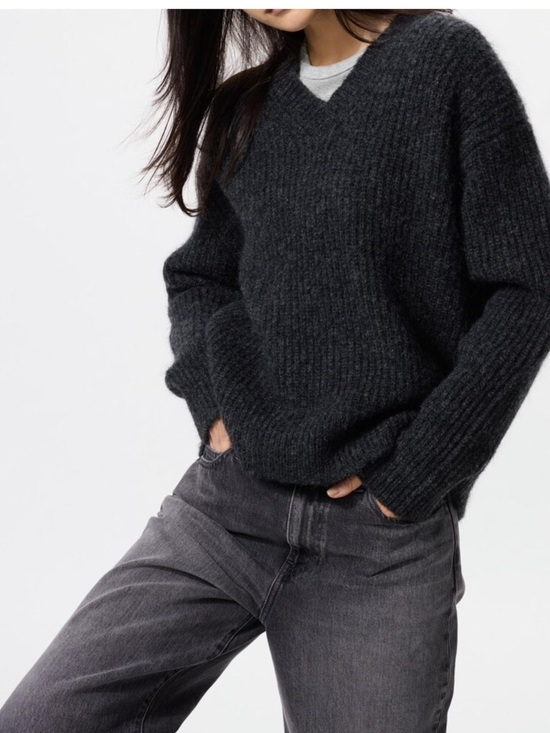 Uniqlo Sweaters - Uniqlo Women's Charcoal V-Neck Sweater